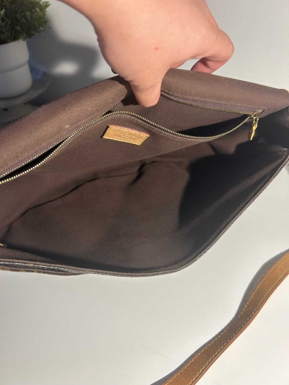 Louis Vuitton Monogram menilmontant - Picture 4 of 13